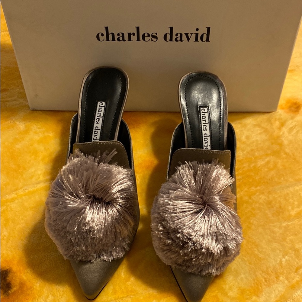 Charles David Gray Women's Shoes with Pom Pom Size 6.5M